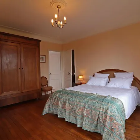 Bed and Breakfast Domaine Des Thomins 3*