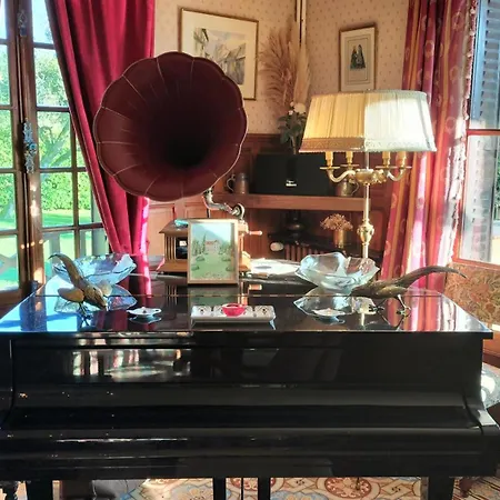 Domaine Des Thomins Bed & Breakfast