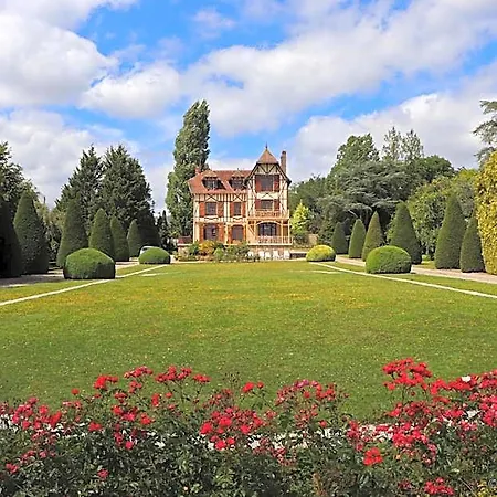 Bed and Breakfast Domaine Des Thomins 3*