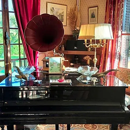 Domaine Des Thomins Bed and Breakfast Cisai-Saint-Aubin