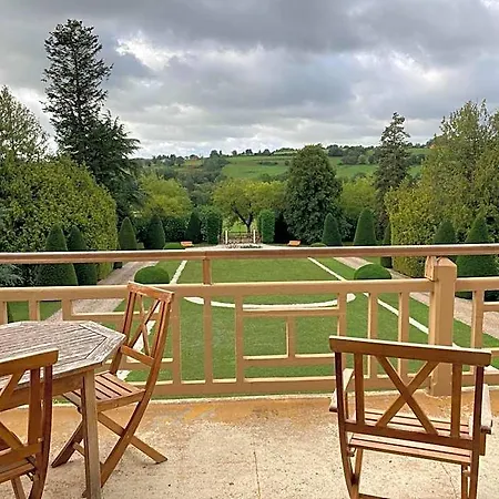 Domaine Des Thomins Bed and Breakfast 3*